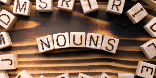 foto av trebokstaver hvor det står nouns