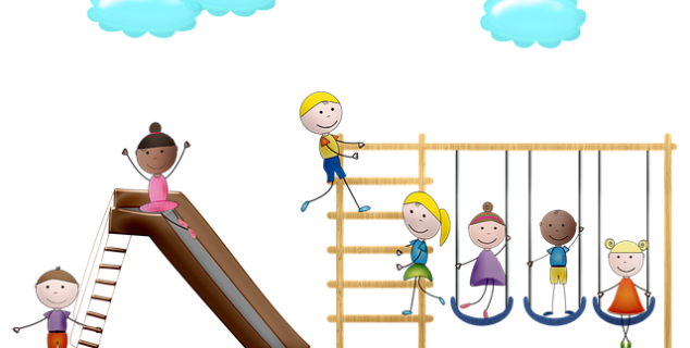 barn som leker på en lekeplass