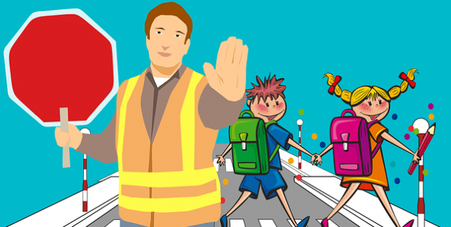 Illustrasjon av to barn som går over en vei mens en voksen stopper trafikken