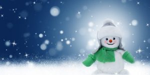 bilde av en snømann med grønne votter og skjerf