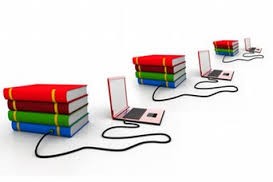 Illustrasjon av bunke med bøker og noen datamaskiner